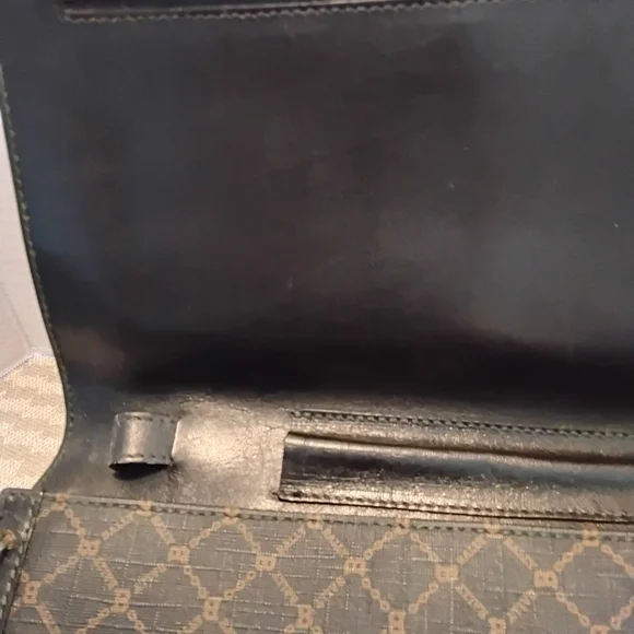 BALLY Rare Vintage Leather Clutch With Self Storing Wristlet - Picture 5 of 10